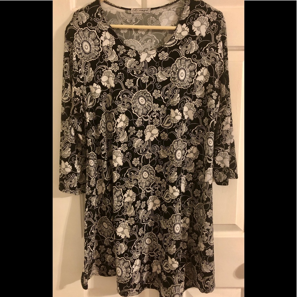 MAGNA FASHION FLORAL Black White TUNIC Size 10/12